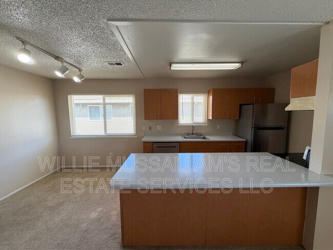 Building Photo - 2140 Palisade Ave