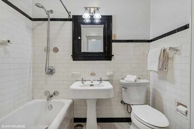 Building Photo - 5146 N Leavitt St