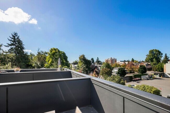 Building Photo - Stunning AIR CONDITIONED North College Par...