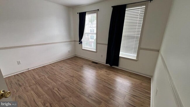 Building Photo - 822 W Boxborough Dr