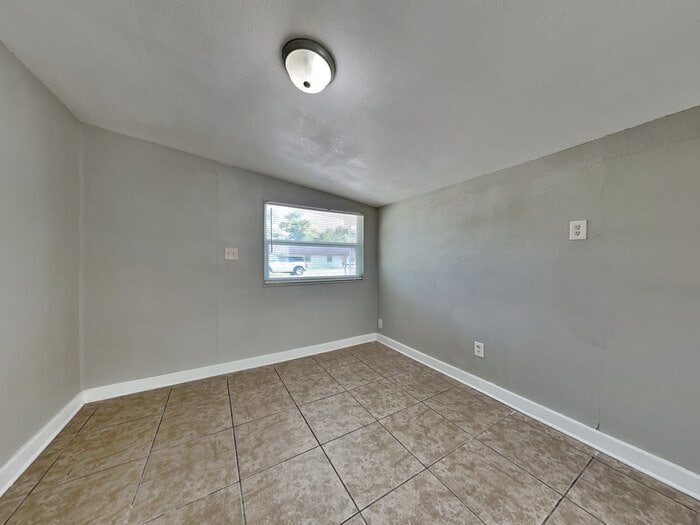 Building Photo - 5701 E 30th Ave