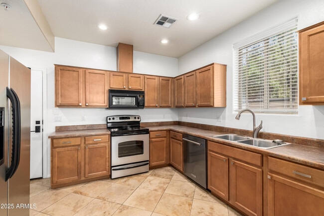 Building Photo - 1225 N 36th St