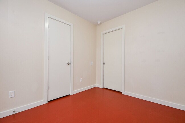 Building Photo - 824 Robin St