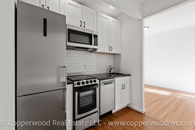 Interior Photo - 402 East 78th St