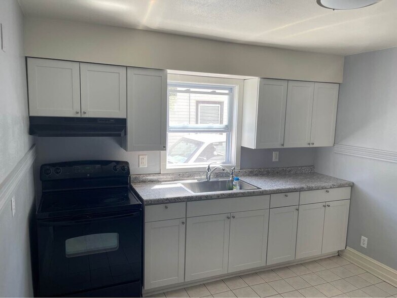 Kitchen 1 - 6037 39th Ave