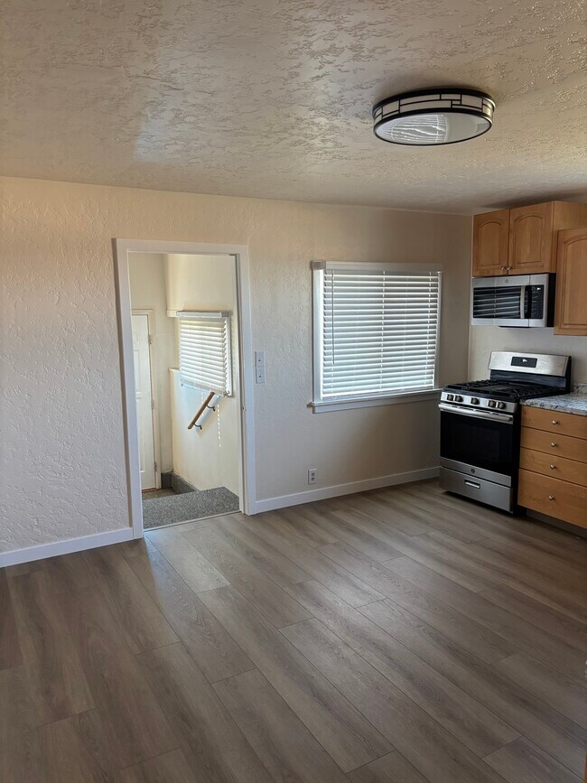 Building Photo - 296 S 100 E