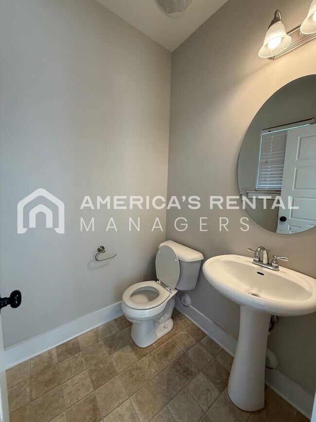 Building Photo - Townhome for Rent in Chelsea! COMING SOON!