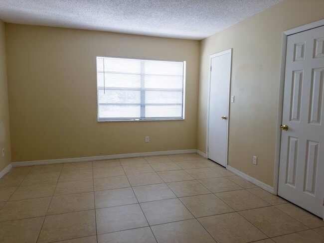 Building Photo - 34 S Ortman Dr