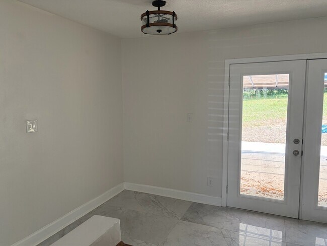 Building Photo - 1484 Van Delia Rd