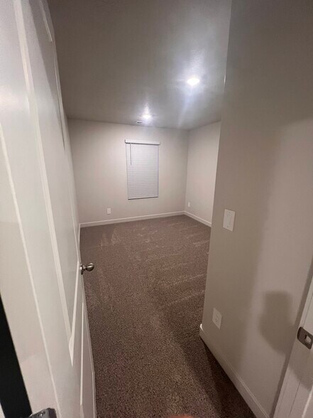 bedroom 3 - 404 W 630 N