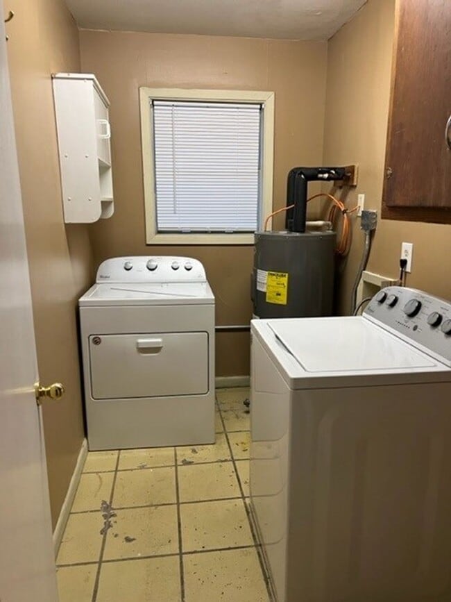 Building Photo - 2 Bedroom 1 bath Home