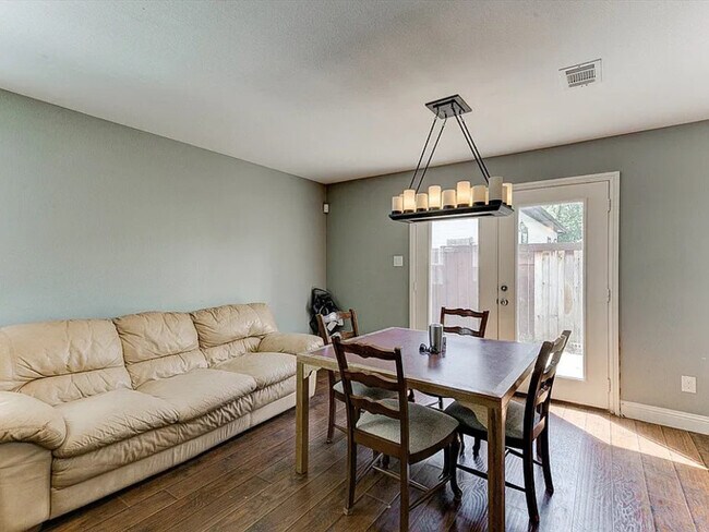 Building Photo - 2313 W Devitt St