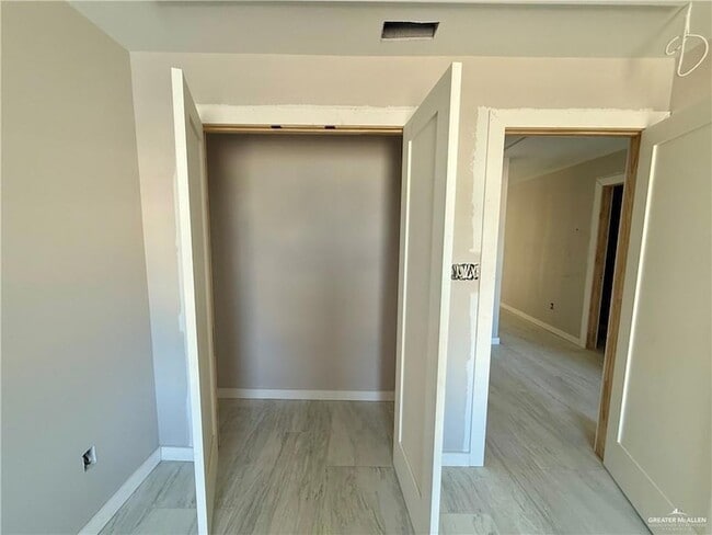 Building Photo - 2206 Corales St