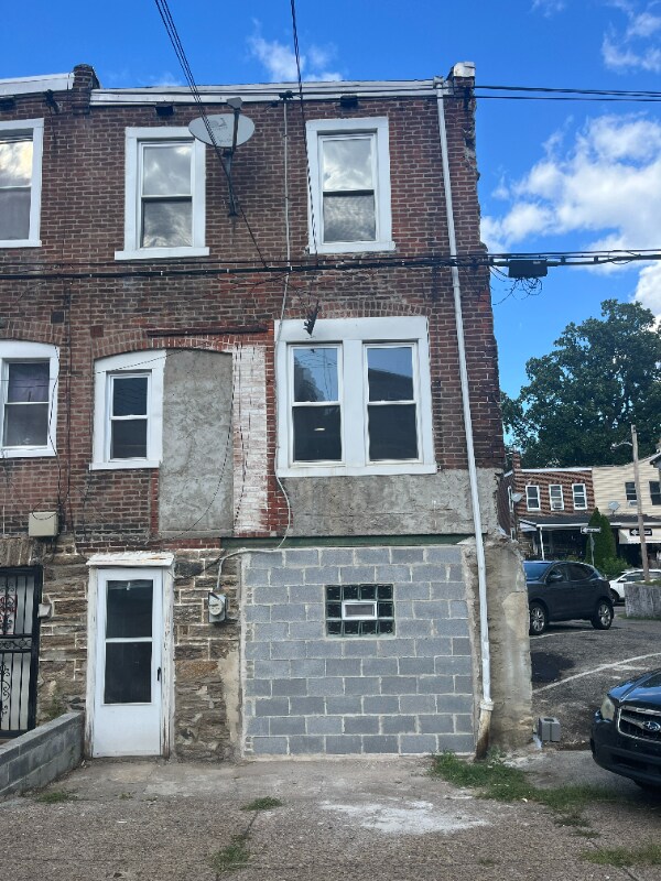 Building Photo - 4634 Fernhill Rd