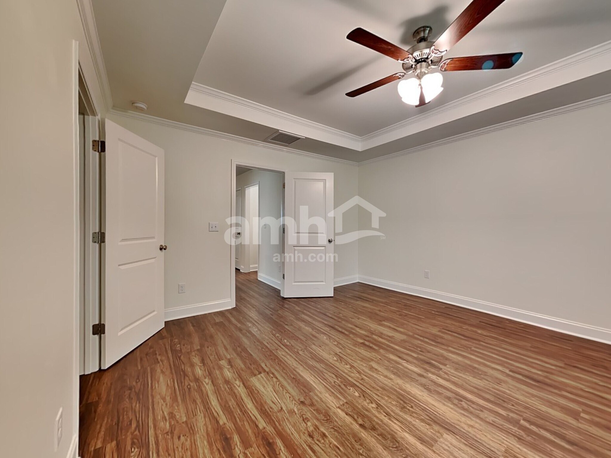 Building Photo - 223 S Live Oak Dr