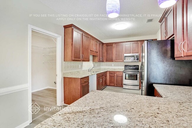 Building Photo - 805 City Park Dr