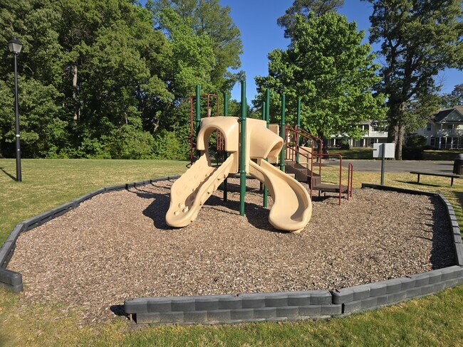 Building Photo - 1129 Flower St