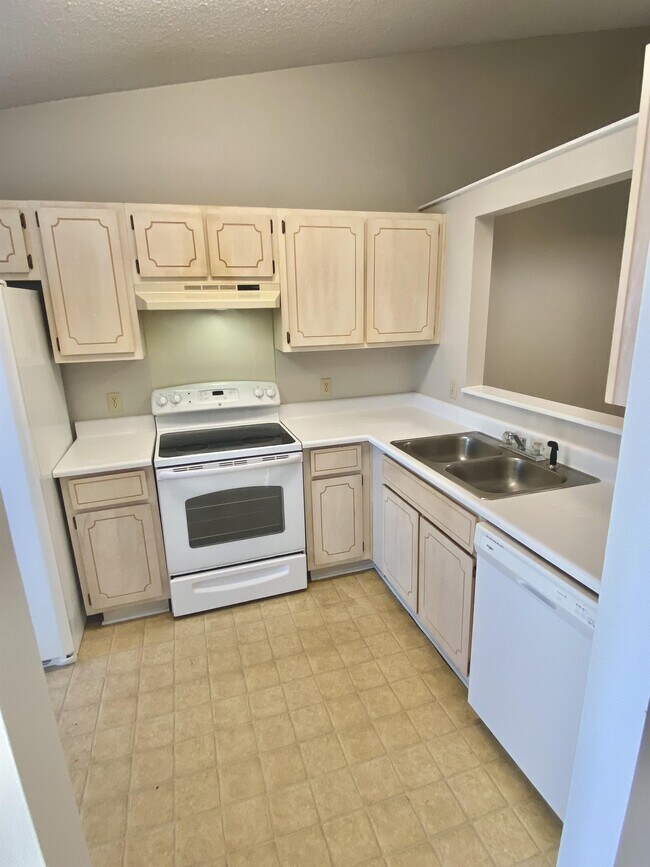 Building Photo - 910 Brett Dr