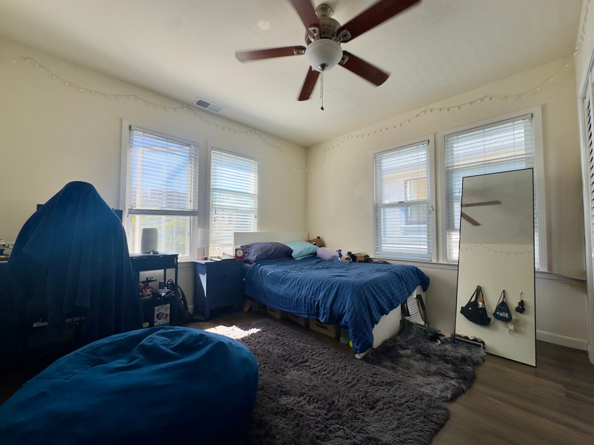 Building Photo - 2211 Haste St