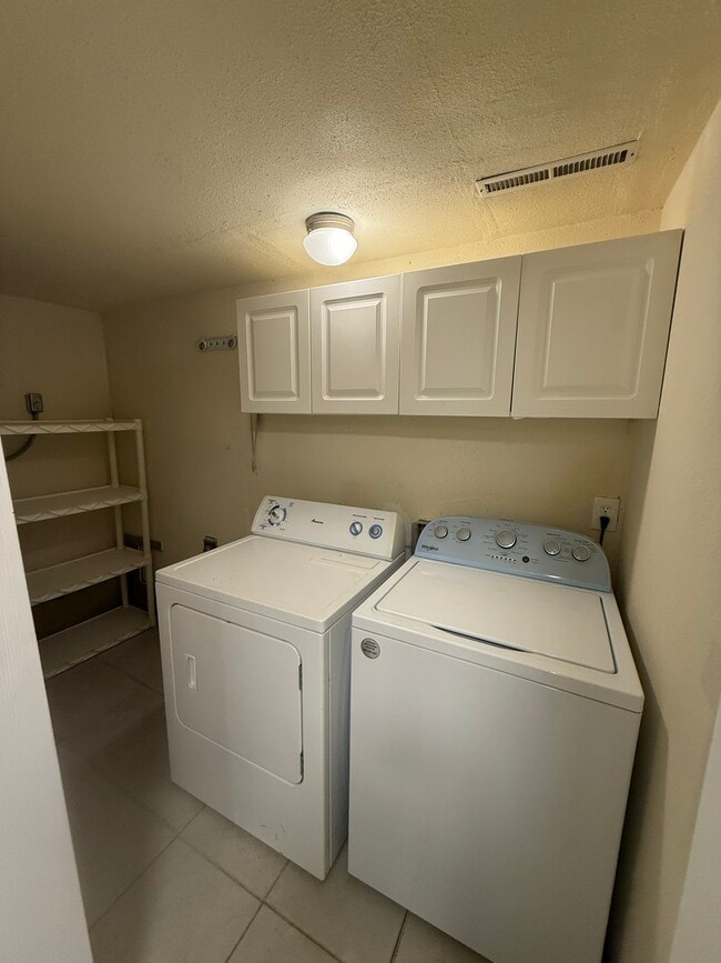 Building Photo - 11790 SW 90th Ave