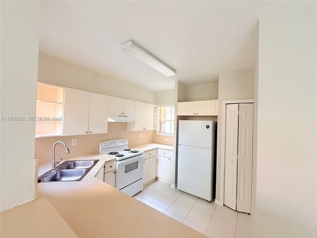 Building Photo - 656 SW 11th St