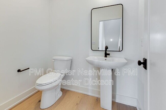 Building Photo - 537 Midnight Way