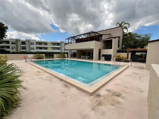 Building Photo - 10651 SW 108th Ave