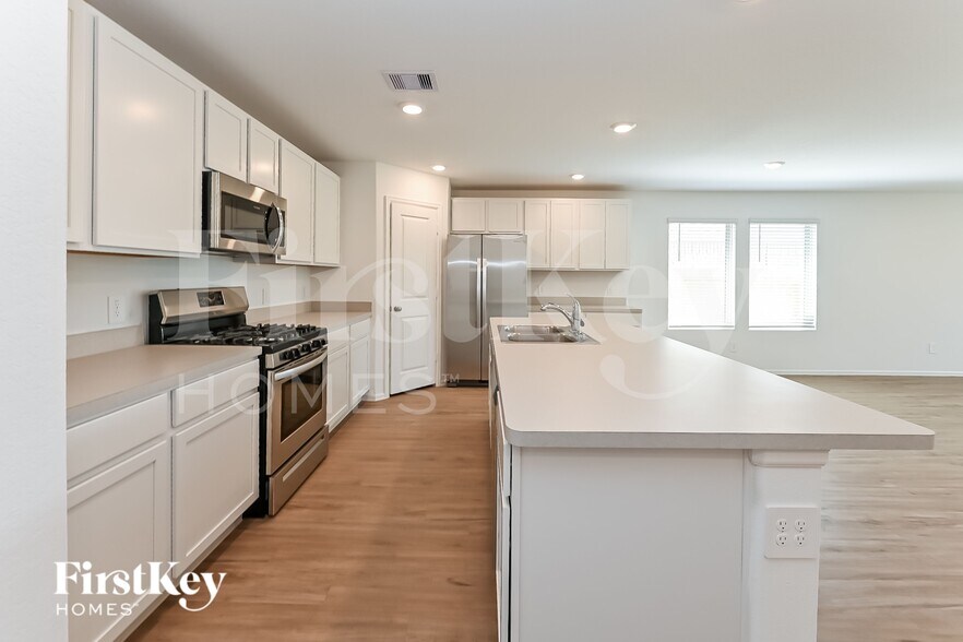 Building Photo - 24215 Becker Hollow Ln