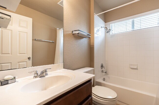 Building Photo - 259 Creekview Way