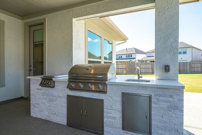 Building Photo - 4706 Llano Lp