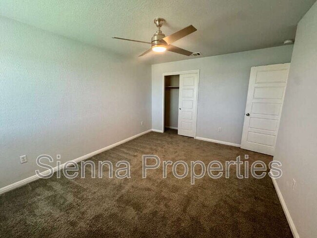 Building Photo - 372 Kingfisher Ln
