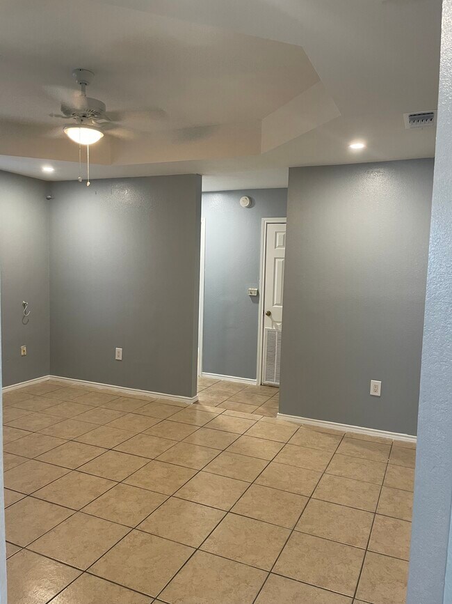 Building Photo - 1015 Hope River Dr