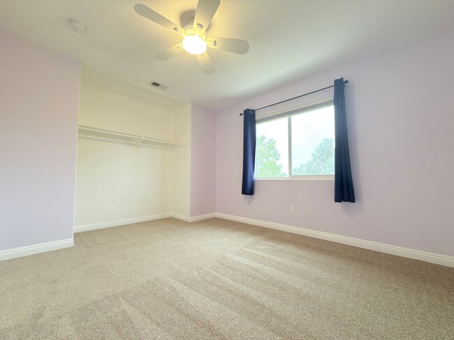Building Photo - Spacious 4-Bedroom Home in Private Sylmar ...