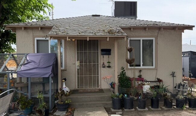 Building Photo - 141 N Bryan Ave