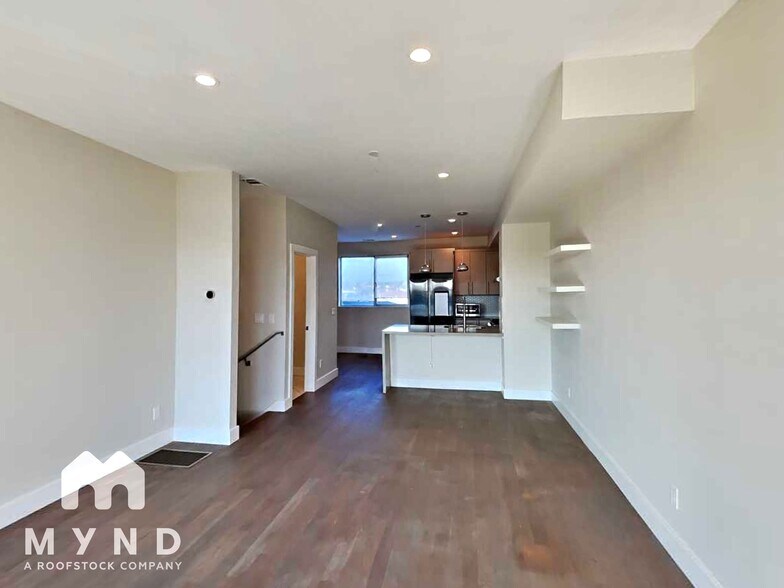 Building Photo - 3103 35th Ave