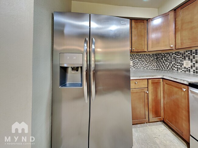 Building Photo - 2002 S Helena St