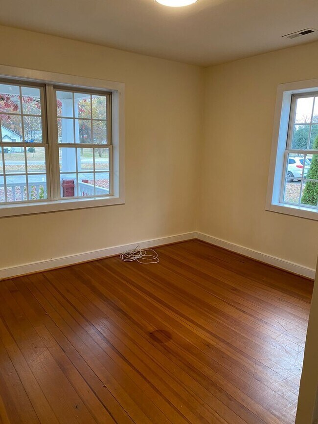 Building Photo - 2700 E Belt Blvd