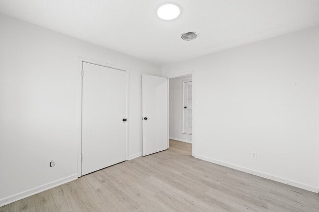 Building Photo - Updated Home w/ Large Backyard, Minutes fr...