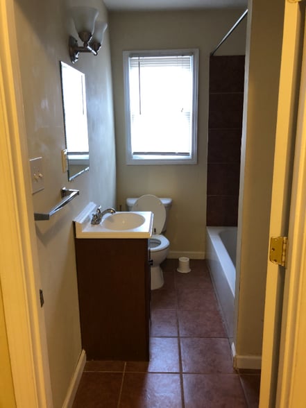 Building Photo - 1417 Hardee St NE