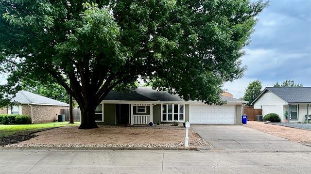 Building Photo - 704 Clover Ln