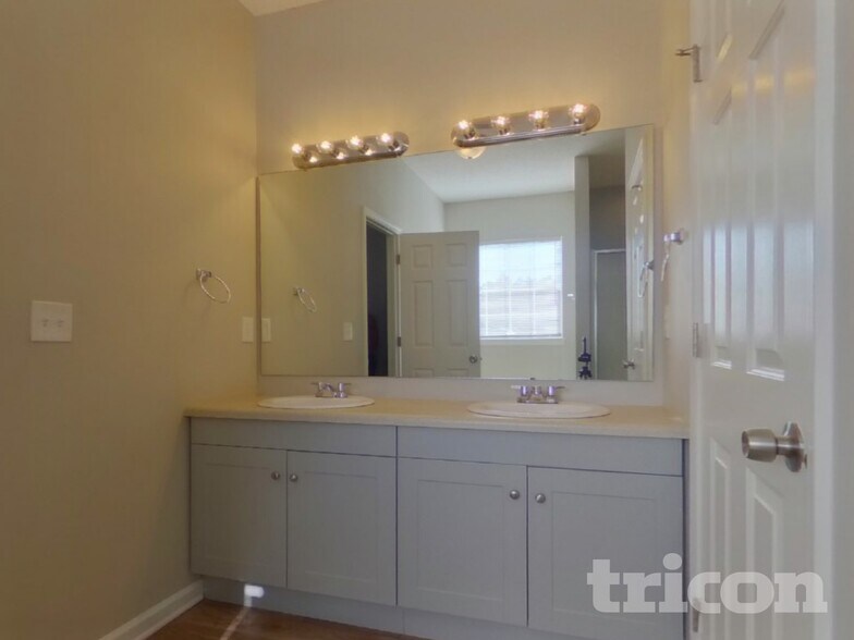 Building Photo - 207 Bolette Ln