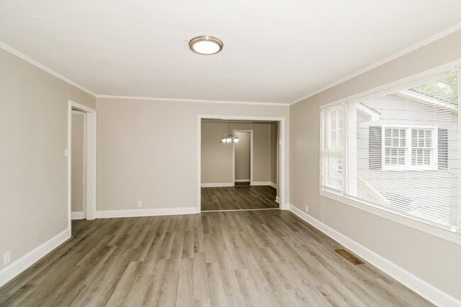 Building Photo - 622 Hampton St