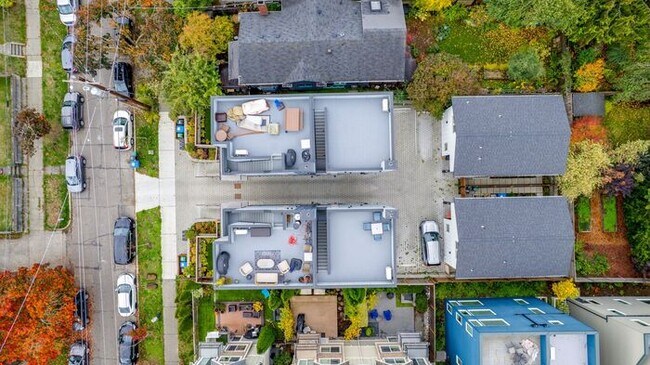 Building Photo - Stunning Ultra-Modern Central District Tow...