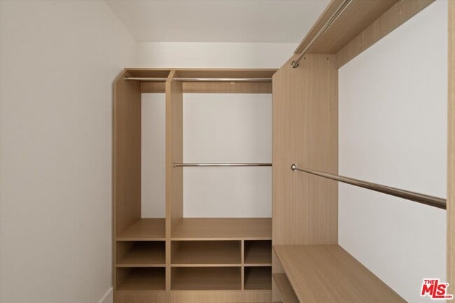 Building Photo - 15207 Morrison St