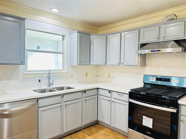 Building Photo - 8015 Halldale Dr
