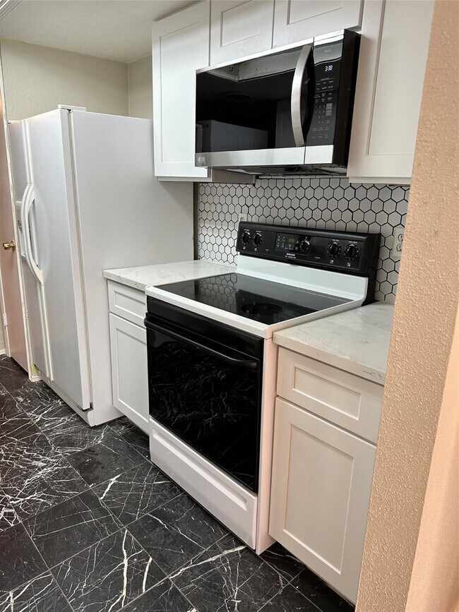 Building Photo - 12633 Memorial Dr