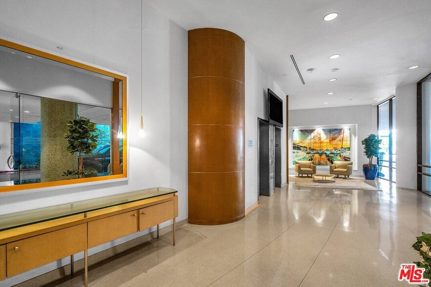 Building Photo - 4316 Marina City Dr