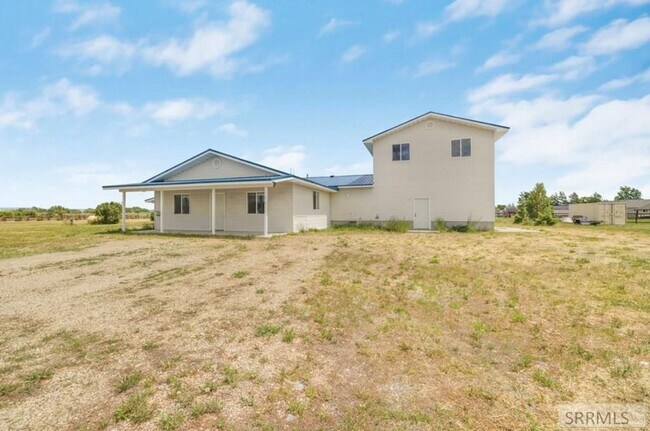 Building Photo - Stunning St. Anthoney Home: Recently Remod...