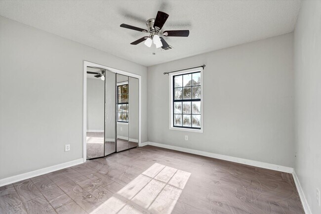 Building Photo - 3 Bed • 2 Bath • Valley View School District