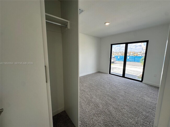 Building Photo - 232 NW 13th Ct